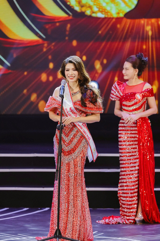 Ban Thị Thu trong phần thi ứng xử. (Ảnh: CTV/Vietnam+) z7176584185937-139020be78f0069dd5966afba8971c7b.jpg