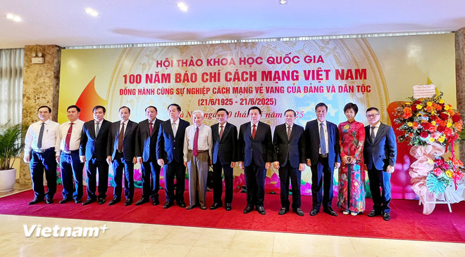 Các lãnh đạo Đảng, Nhà nước, đại diện lãnh đạo các ban, bộ, ngành, cơ quan Trung ương... tham dự hội thảo... (Ảnh: Mai Mai/Vietnam+) vnp-hoi-thao-bao-chi-7.jpg