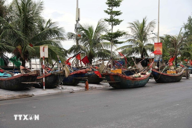 Nhiều địa phương tạm dừng du lịch biển, "né" cơn bão số 5 thanh-hoa-ung-pho-voi-bao-so-5-2408-1.jpg