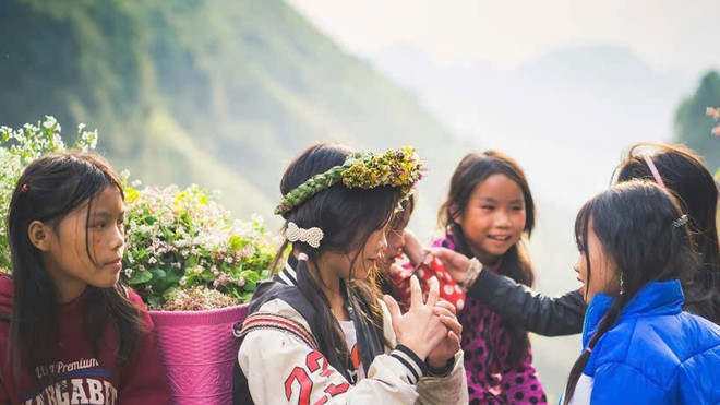 Touristen kommen nicht nur, um die wunderschöne Landschaft von Ha Giang zu erleben und zu bewundern. Was ihnen besonders in Erinnerung bleibt, ist die Verbundenheit und Zuneigung der freundlichen und gastfreundlichen Einheimischen. (Illustrationsfoto: Contributor/Vietnam+) z6580462264954-03f02a40a7916efcef24855139cd66b6.jpg