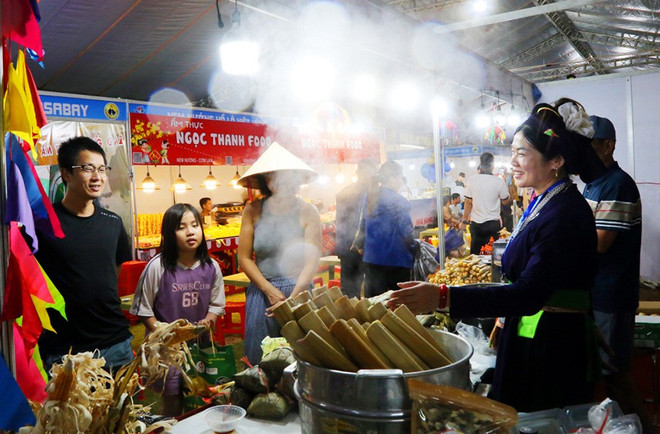 Festival Kulinari Quang Ninh 2025 menghormati dan mempromosikan nilai masakan tradisional. (Foto: Pusat Maklumat Pelancongan) lham3.jpg