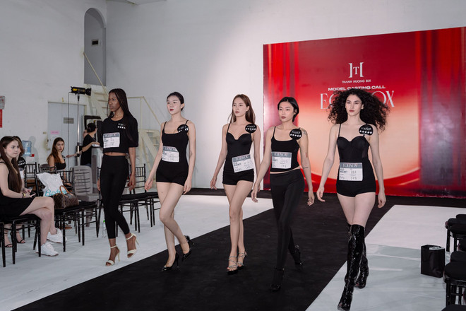 Modellene ankommer casting-sesjonen. (Foto: Bidragsyter/Vietnam+) dhl1511-295.jpg