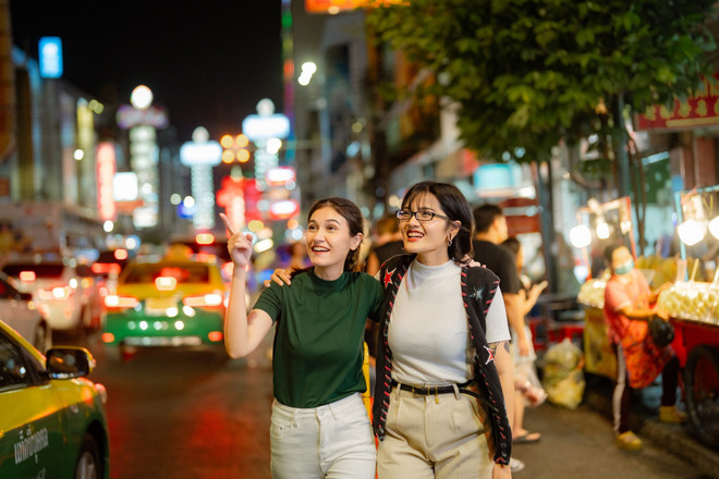 Du khách Việt có thái độ lạc quan xuất phát từ niềm tin rằng AI sẽ giúp cuộc sống trở nên dễ dàng hơn. (Ảnh minh họa: CTV/Vietnam+) credits-bookingcom-and-gettyimages-2192789549.jpg