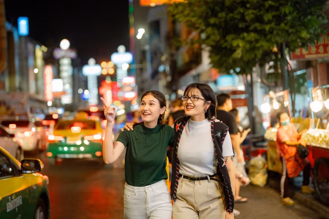 Nghỉ lễ 30/4: Người Việt chọn tối ưu ngân sách, hướng đến trải nghiệm chân thật credits-bookingcom-and-gettyimages-2192789549.jpg