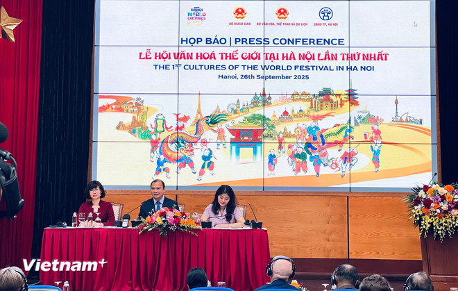 Unter dem Motto „Kultur als Grundlage – Kunst als Mittel“ soll das Programm, das 2025 zum ersten Mal stattfindet, zu einem jährlichen internationalen Kulturereignis in Hanoi werden. (Foto: Mai Mai/Vietnam+) vnp-ngay-van-hoa-the-gioi-1.jpg