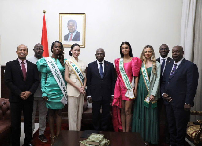 Thanh Thuy had a meeting and worked with the Foreign Minister of the Republic of Angola, Mr. Teté António (middle). (Photo: CTV/Vietnam+) img-9818.jpg