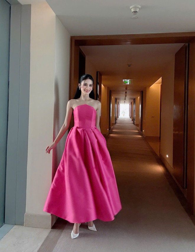 Ý Nhi rạng rỡ trong ngày đầu nhập cuộc Miss World. (Ảnh: NVCC) y-nhi-2.jpg
