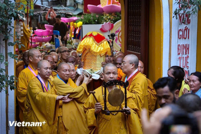 Xá lợi Phật được tôn trí tại chùa Quán Sứ từ ngày 13/5 đến 16/5. (Ảnh: Hoài Nam/Vietnam+) z6603810321989-9318ad450cce8f5522bdfad23c6f3823.jpg
