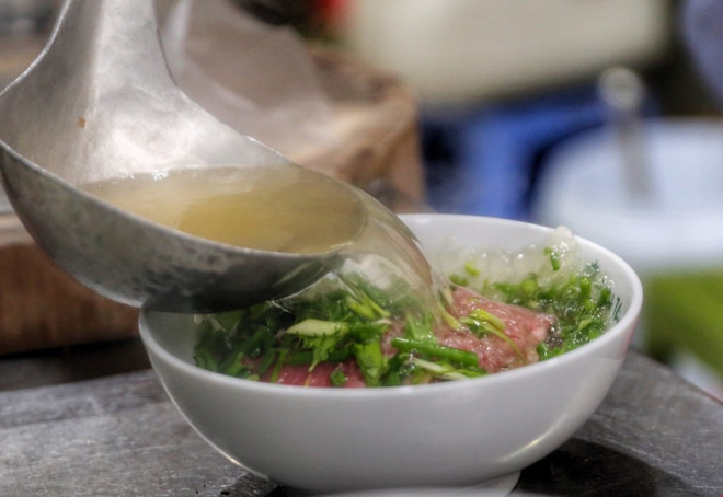 Pho ist mit seinem besonderen Wert mittlerweile zu einer nationalen Marke geworden. (Fotoquelle: Vietnam+) 1403-pho-bo-5669.jpg
