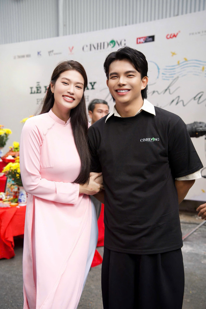 កញ្ញា ធៀនអាន បានចែករំលែកថា៖ «អានមានអារម្មណ៍សប្បាយចិត្ត និងដឹងគុណជាខ្លាំងដែលអាចរួមដំណើរជាមួយនឹងខ្សែភាពយន្តនេះ។ (រូបថត៖ CTV/Vietnam+) img-8243.jpg