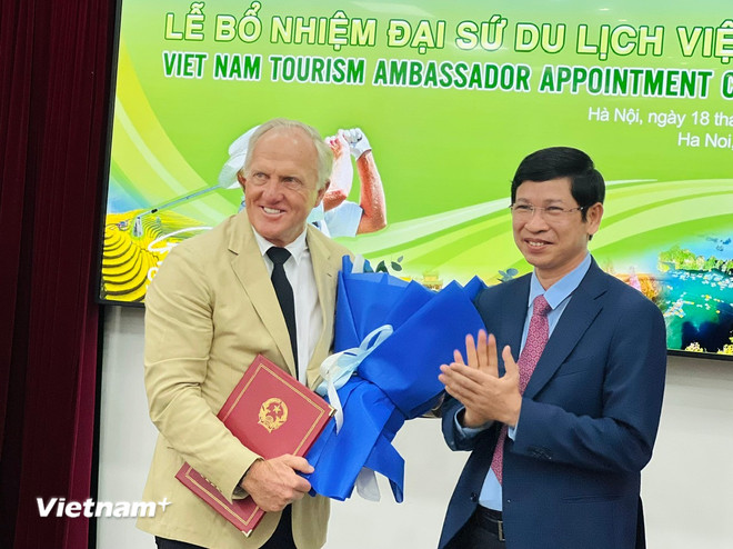 Lễ "nhậm chức" của ông Greg Norman sáng nay. (Ảnh: Mai Mai/Vietnam+) vnp-greg-norman-2.jpg