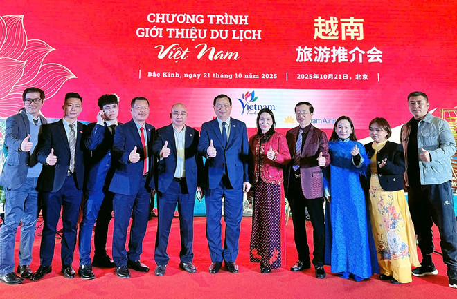 Perwakilan delegasi promosi pariwisata Vietnam di Beijing. (Foto: Badan Pariwisata Nasional) 2110-luu-niem-1.jpg