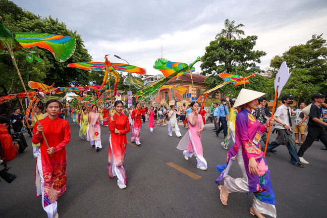Hue - កន្លែងប្រជុំនៃអតីតកាលនិងអនាគត។ (រូបភាព៖ CTV/Vietnam+) z5424352156959-1e863743e53831065d4d86518e6eb1f5.jpg