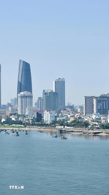 Nhiều doanh nghiệp tư nhân đầu tư vào lĩnh vực dịch vụ, bất động sản ở Đà Nẵng. (Ảnh: TTXVN phát)