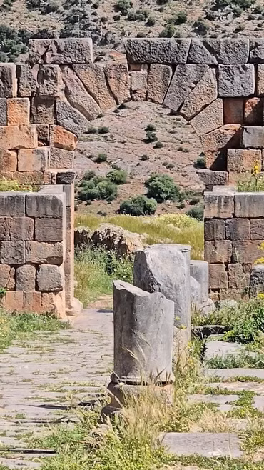 Algeria đang triển khai dự án phục hồi khu phố cổ Medina tại thành phố Constantine với tổng vốn đầu tư khoảng 25 triệu USD, nhằm bảo tồn di sản và thúc đẩy phát triển du lịch, kinh tế địa phương. (Ảnh: Nguyễn An/TTXVN)