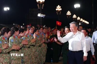 Tổng Bí thư Tô Lâm dự Chương trình chính luận nghệ thuật 'Dưới cờ vinh quang' tại điểm cầu Quảng trường Ba Đình (Hà Nội). (Ảnh: Trọng Đức/TTXVN)
