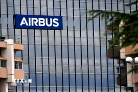 Biểu tượng Airbus tại trụ sở ở Saint-Martin du Touch, gần Blagnac, ngoại ô Toulouse, Pháp. (Ảnh: AFP/ TTXVN)
