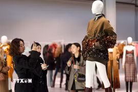 Trang phục của Gucci được giới thiệu tại Tuần lễ thời trang Milan, Italy. (Ảnh: THX/TTXVN)