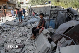 Cảnh đổ nát sau cuộc không kích của Israel tại Al-Zawaida, Dải Gaza. (Ảnh: THX/TTXVN)
