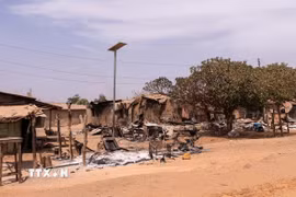Cảnh tàn phá sau vụ tấn công của các nhóm vũ trang tại khu vực Woro và Nuku thuộc bang Kwara, Nigeria ngày 5/2. (Ảnh: Anadolu Agency/TTXVN)