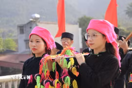 Thiếu nữ Tày rạng rỡ tại lễ hội. (Ảnh: Đinh Thùy/TTXVN)