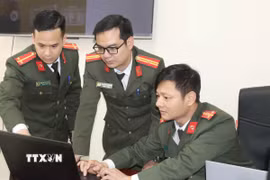 Phòng An ninh mạng và phòng, chống tội phạm sử dụng công nghệ cao, Công an tỉnh Ninh Bình đã kịp thời phát hiện, ngăn chặn và xử lý các hành vi lợi dụng Internet đăng tải, chia sẻ thông tin sai sự thật liên quan đến công tác bầu cử. (Ảnh: Thùy Dung/TTXVN)