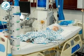 Điều trị tích cực cho nạn nhân nhỏ tuổi. (Nguồn: Bệnh viện Nhi Hà Nội)
