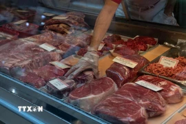 Một cửa hàng thịt bò tại Washington, DC, Mỹ. (Ảnh: AFP/TTXVN)