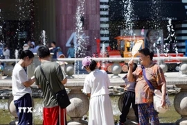 Nắng nóng gay gắt ở thủ đô Bắc Kinh, Trung Quốc. (Ảnh: THX/TTXVN)