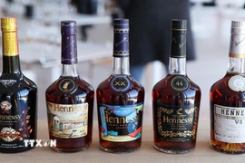 Rượu cognac Hennessy được trưng bày tại Cognac, Pháp. (Ảnh: THX/TTXVN)