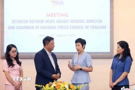 Tổng Giám đốc TTXVN Vũ Việt Trang tiếp Chủ tịch Hội đồng Báo chí quốc gia Thái Lan Chavarong Limpattamapanee trong chuyến thăm và làm việc tại Việt Nam (14/8/2024). (Ảnh: An Đăng/TTXVN)