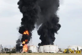 Cháy tại một kho dầu ở Feodosia. (Nguồn: Truyền thông Nga)