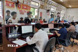 Trung tâm Phục vụ hành chính công xã Tủa Sín Chải, tỉnh Lai Châu, nhanh chóng trở thành địa chỉ quen thuộc, gần gũi của người dân trên địa bàn mỗi khi cần giải quyết các thủ tục hành chính. (Ảnh: Việt Dũng/TTXVN)