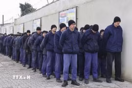 Các tù binh Nga tại trại tù nhân chiến tranh ở miền Tây Ukraine ngày 21/12/2023. (Ảnh: Kyodo/TTXVN)