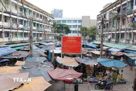 Toàn cảnh chung cư Vĩnh Hội (phường Vĩnh Hội) bao gồm lô A, B, C được xây dựng từ trước 1975 được xác định tình trạng cấp D - nguy hiểm bởi tình trạng xuống cấp nặng. (Ảnh: Thanh Vũ/TTXVN)