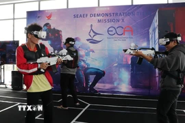 Sinh viên trải nghiệm trò chơi thực tế ảo tại Giải vô địch Thể thao điện tử châu Á 2025 (ECA 2025). (Ảnh: Hồng Thái/TTXVN)