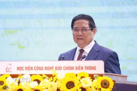 Thủ tướng Phạm Minh Chính, Chủ tịch Hội đồng Thi đua-Khen thưởng Trung ương, phát động Phong trào “Cả nước thi đua đổi mới sáng tạo và chuyển đổi số.” (Ảnh: Dương Giang/TTXVN)