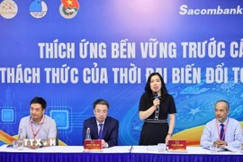 Thứ trưởng Bộ Ngoại giao Lê Thị Thu Hằng phát biểu tại buổi gặp mặt. (Ảnh: Minh Đức/TTXVN)
