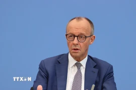 Thủ tướng Đức Friedrich Merz phát biểu tại cuộc họp báo mùa Hè ở Berlin. (Ảnh: THX/TTXVN)