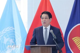 Chủ tịch nước Lương Cường nói chuyện với cán bộ, nhân viên Phái đoàn Thường trực Việt Nam tại Liên hợp quốc, các cơ quan đại diện Việt Nam tại Hoa Kỳ, đại diện cộng đồng người Việt Nam ở New York (Hoa Kỳ). (Ảnh: Lâm Khánh/TTXVN)