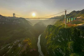 Cầu vượt hẻm núi Hoa Giang. (Nguồn: The News)