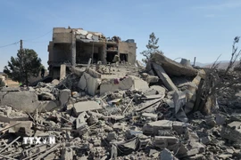 Cảnh đổ nát sau cuộc không kích của Israel tại Ansar, Liban. (Ảnh: THX/TTXVN)