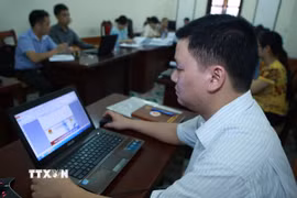 Hoạt động nghiệp vụ tại Kiểm toán Nhà nước khu vực 10. (Ảnh: Hoàng Hùng/TTXVN)