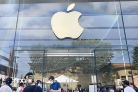 Một đại lý của Apple ở New York, Mỹ. (Ảnh: Kyodo/TTXVN)