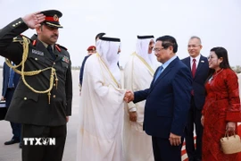 Lễ đón Thủ tướng Phạm Minh Chính cùng Phu nhân bắt đầu chuyến thăm chính thức Kuwait. (Ảnh: Dương Giang/TTXVN)