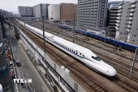 Tàu cao tốc Shinkansen tại Fukuoka, Nhật Bản. (Ảnh: Kyodo/TTXVN)