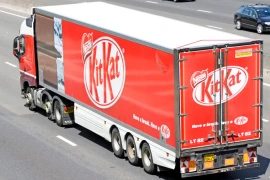 Một xe tải chở kẹo Kitkat. (Nguồn: Alamy)