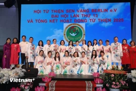 Các nhân tố tích cực của Hội từ thiện Sen vàng Berlin. (Ảnh: Vietnam+)