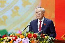 Ủy viên Bộ Chính trị, Phó Bí thư thường trực Đảng ủy Chính phủ, Phó Thủ tướng Thường trực Chính phủ Nguyễn Hòa Bình trình bày báo cáo chính trị. (Ảnh: Dương Giang/TTXVN)
