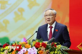 Ủy viên Bộ Chính trị, Phó Bí thư thường trực Đảng ủy Chính phủ, Phó Thủ tướng Thường trực Chính phủ Nguyễn Hòa Bình trình bày báo cáo chính trị. (Ảnh: Dương Giang/TTXVN)